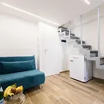 In Bed نابولي